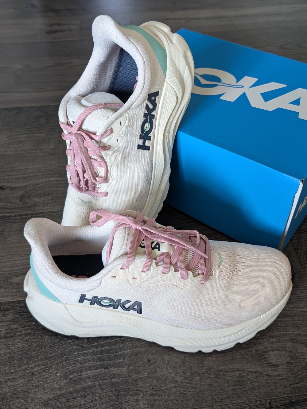 EXCELLENT CONDITION HOKA One One Arahi 8 Women's 8B Rose Cream/Alabaster